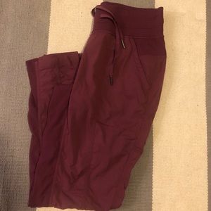 Lululemon Dance Studio Crop size 6